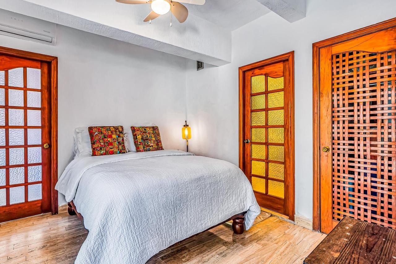 פוארטו ואלארטה Malecon Beach Side Downtown Condo מראה חיצוני תמונה
